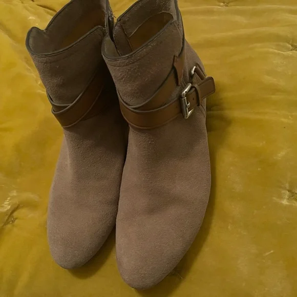 ✨HP✨ COACH Taupe Suede Ankle Boots - Picture 1 of 6